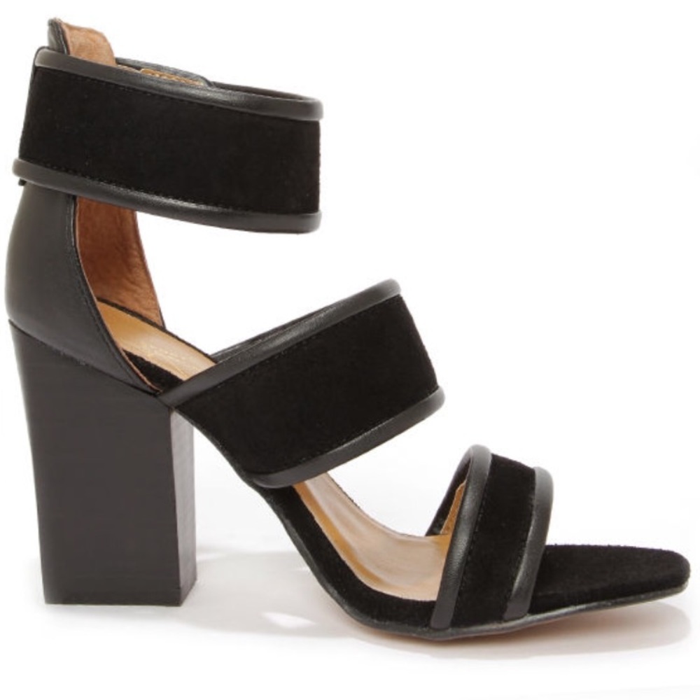 Report Signature Pammy sandal in black